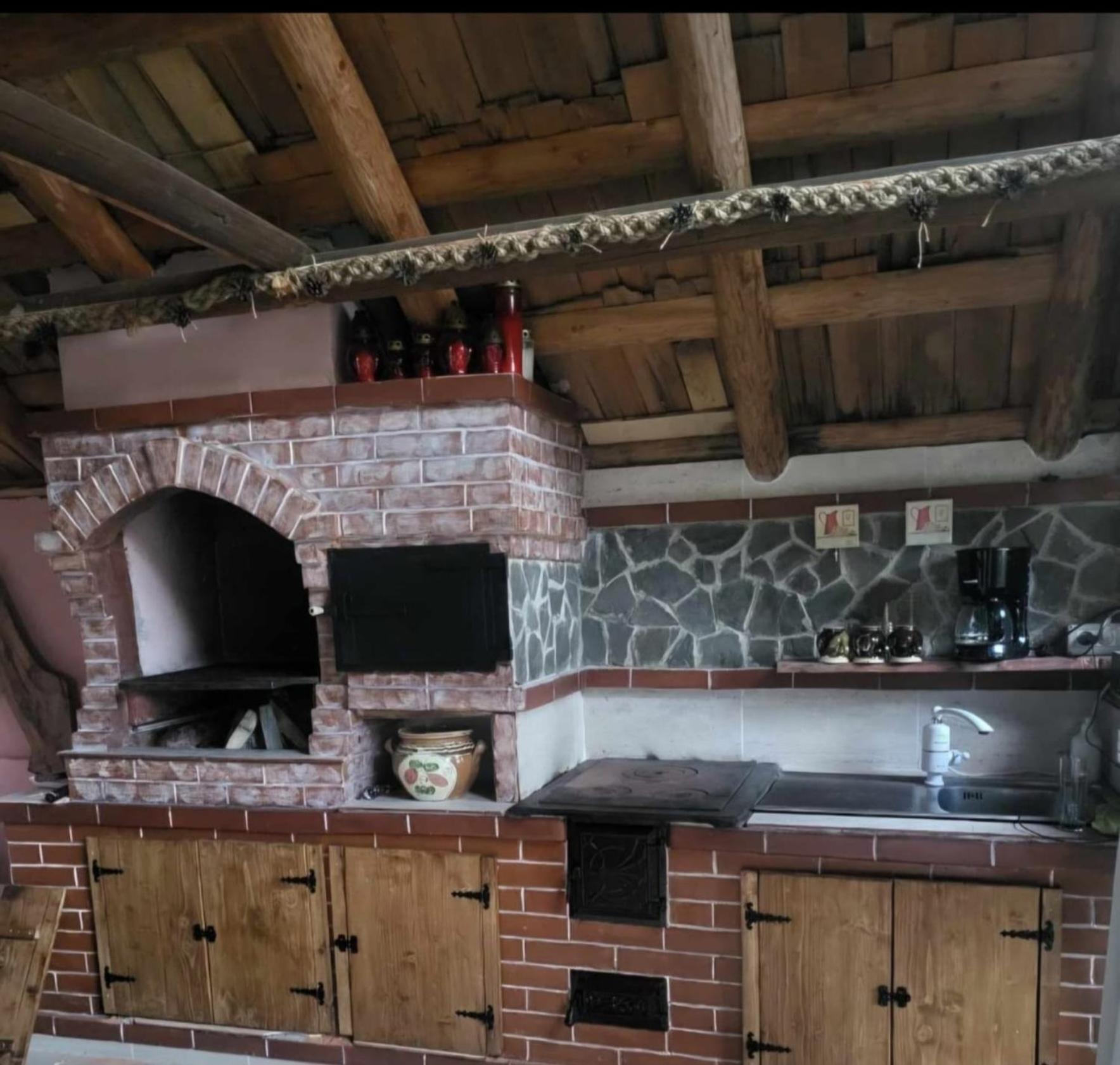 Pensiunea Bradet Brosteni Buitenkant foto